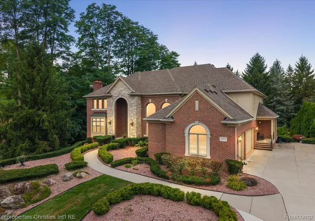 Photo 1 of Sale Pending at 5173 Serena Dr, Troy, MI 48098 | MLS# 20261070366 | Listing updated on 2026-09-11