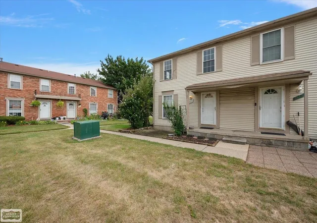Photo 4 of Condo for sale at 8857 Sunrise Dr, Sterling Heights, MI 48312 | MLS# 58050220497 | Listing updated on 2026-09-17