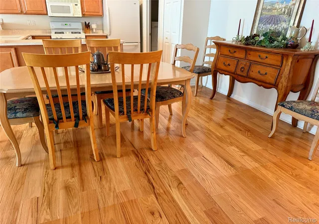 Listing Photo 5 - Condo for sale in building located at 2251 Crystal Xing Dr, Howell, MI 48843 - Unit #12