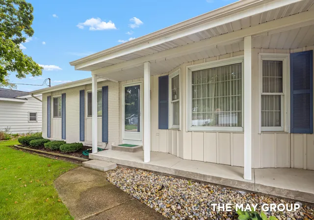 Photo 2 of Single family home for sale at 3908 Meadowood Ln Sw, Grandville, MI 49418 | MLS# 65026046468 | Listing updated on 2026-09-16