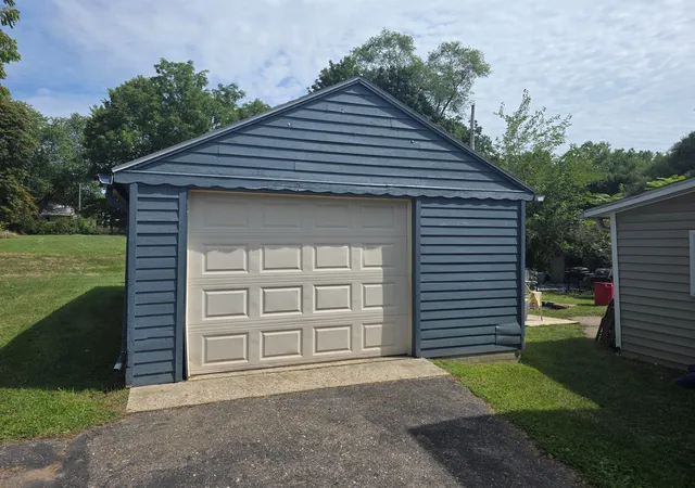Photo 2 of Multi family home for sale at 724 N River St, Ypsilanti, MI 48198 | MLS# 81026046467 | Listing updated on 2026-09-02