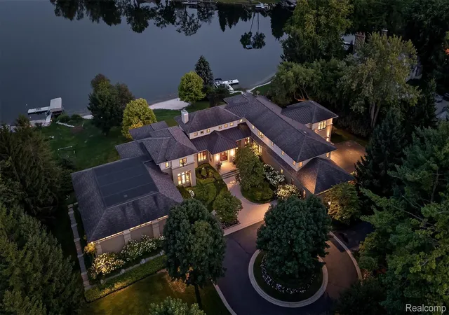 Photo 1 of Single family home for sale at 4969 Elmgate Dr, Orchard Lake, MI 48324 | MLS# 20261070370 | Listing updated on 2026-09-08