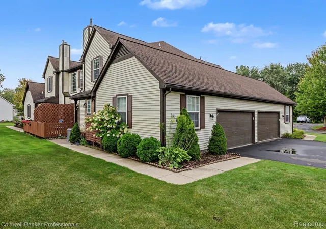 Photo 19 of Condo for sale at 237 Barrington Cir, Lake Orion, MI 48360 | MLS# 20261070374 | Listing updated on 2026-09-13