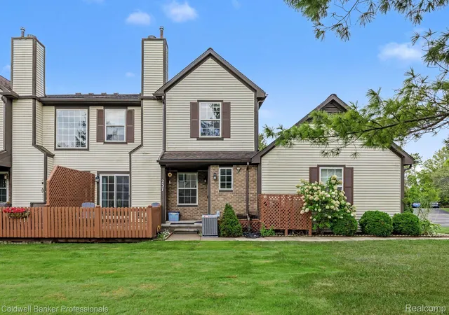 Photo 2 of Condo for sale at 237 Barrington Cir, Lake Orion, MI 48360 | MLS# 20261070374 | Listing updated on 2026-09-13