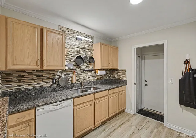 Photo 4 of Condo for sale at 237 Barrington Cir, Lake Orion, MI 48360 | MLS# 20261070374 | Listing updated on 2026-09-13