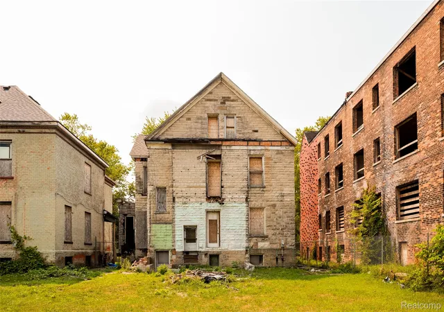 Photo 3 of Single family home for sale at 1582 Cadillac Blvd, Detroit, MI 48214 | MLS# 20261070383 | Listing updated on 2026-09-03