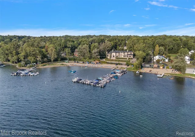 Photo 23 of Single family home for sale at 4845 Bryn Mawr Dr, Bloomfield Hills, MI 48301 | MLS# 20261070384 | Listing updated on 2026-09-08