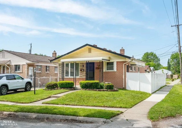 Photo 2 of Single family home for sale at 19655 Opal St, Clinton Township, MI 48035 | MLS# 58050220507 | Listing updated on 2026-09-09