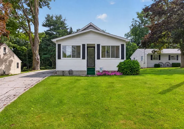 Single family home for sale at 131 N Concord St, Concord, MI 49237 | MLS# 55026046479