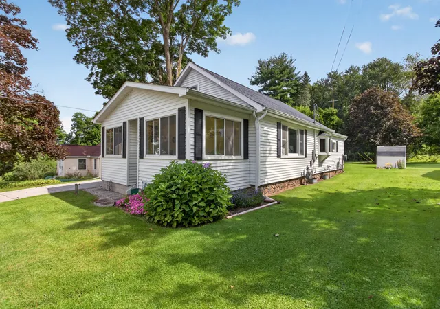 Photo 1 of Single family home for sale at 131 N Concord St, Concord, MI 49237 | MLS# 55026046479 | Listing updated on 2026-09-10