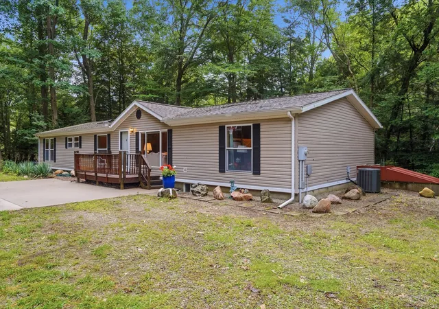 Photo 3 of Single family home for sale at 6232 W 106th Avenue, South Haven, MI 49090 | MLS# 69026046480 | Listing updated on 2026-09-16