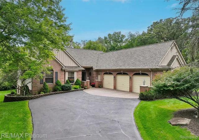 Photo 1 of Sale Pending at 10688 Eagle Ravine Dr, Brighton, MI 48114 | MLS# 20261070399 | Listing updated on 2026-09-16