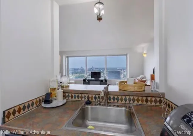 Photo 4 of Condo for sale at 1300 Lafayette Blvd #2610, Detroit, MI 48226 | MLS# 20261070405 | Listing updated on 2026-09-06
