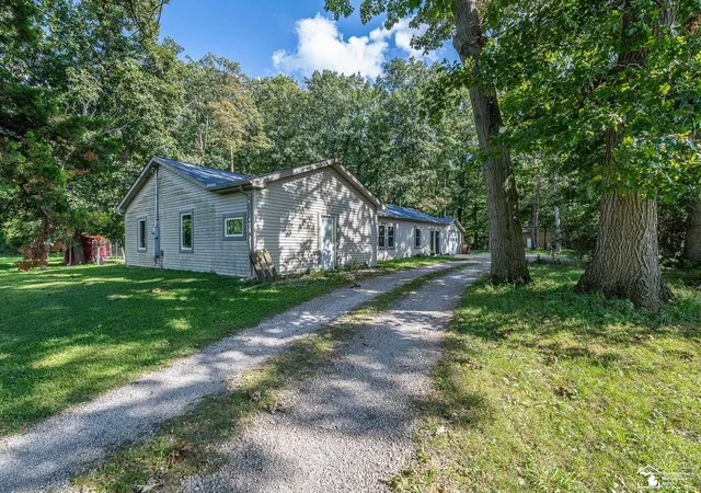 Photo 1 of Single family home for sale at 8945 S Custer Rd, Monroe, MI 48161 | MLS# 57050220510 | Listing updated on 2026-09-05