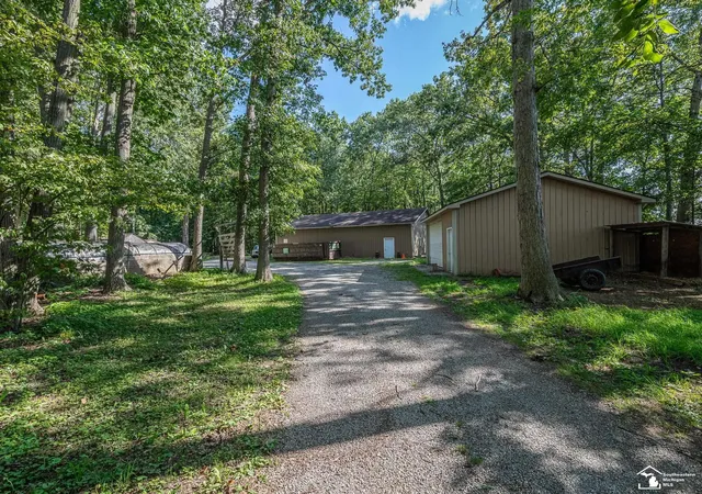 Photo 2 of Single family home for sale at 8945 S Custer Rd, Monroe, MI 48161 | MLS# 57050220510 | Listing updated on 2026-09-05