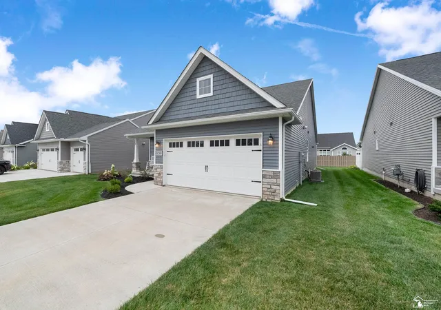 Photo 4 of Single family home for sale at 8289 Grande Lk Cir, Temperance, MI 48182 | MLS# 57050220511 | Listing updated on 2026-09-02
