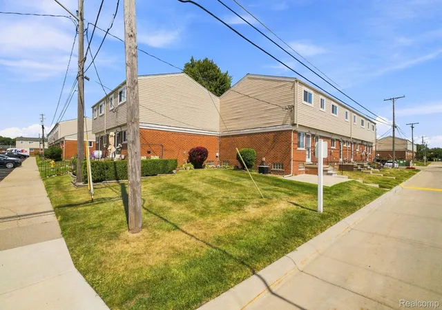 Photo 3 of Condo for sale at 19343 S Highlite Dr, Clinton Township, MI 48035 | MLS# 20261070416 | Listing updated on 2026-09-04