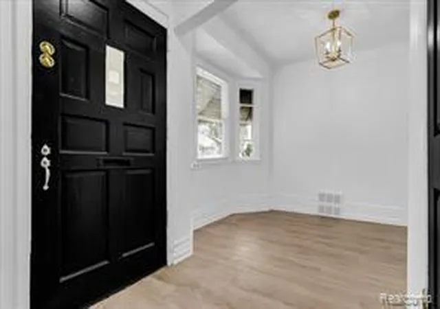 Photo 3 of Single family home for sale at 19703 Mansfield St, Detroit, MI 48235 | MLS# 81026046494 | Listing updated on 2026-09-11