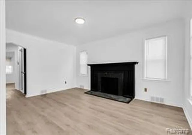 Photo 3 of Single family home for sale at 19703 Mansfield St, Detroit, MI 48235 | MLS# 81026046494 | Listing updated on 2026-09-11