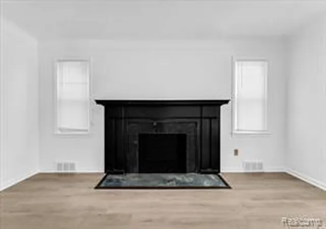Photo 4 of Single family home for sale at 19703 Mansfield St, Detroit, MI 48235 | MLS# 81026046494 | Listing updated on 2026-09-11