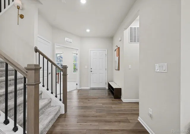 Photo 4 of Single family home for sale at 842 Ford Ml Dr, Saline City Washtenaw, MI 48176 | MLS# 20261070424 | Listing updated on 2026-09-09