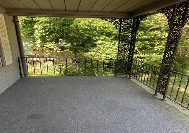 Photo 3 of Single family home for sale at 128 E Lakeview Ave, Flint, MI 48503 | MLS# 20261070425 | Listing updated on 2026-09-02