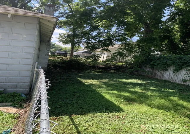 Photo 3 of Single family home for sale at 128 E Lakeview Ave, Flint, MI 48503 | MLS# 20261070425 | Listing updated on 2026-09-02