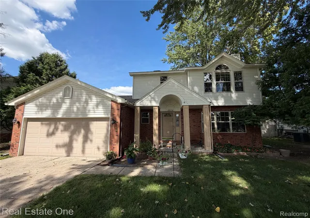 Photo 2 of Single family home for sale at 29178 Roycroft St, Livonia, MI 48154 | MLS# 20261070436 | Listing updated on 2026-10-10