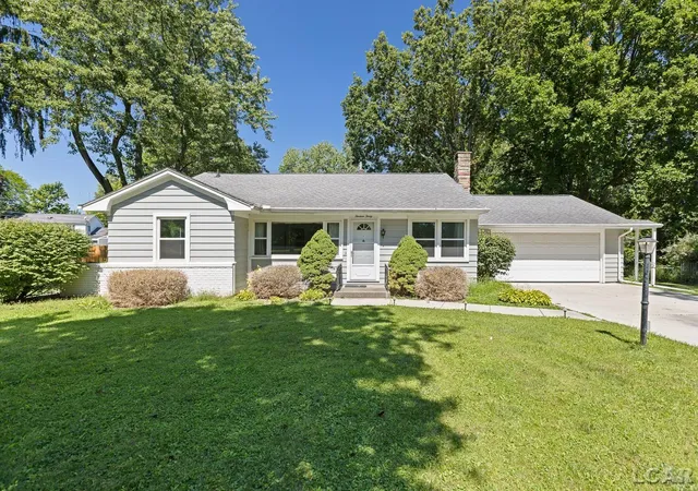Photo 2 of Single family home for sale at 1330 W Westwood Dr, Adrian, MI 49221 | MLS# 56050220517 | Listing updated on 2026-09-01