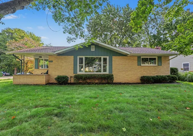 Photo 1 of Single family home for sale at 997 Colonial Ct, Holland, MI 49423 | MLS# 71026046510 | Listing updated on 2026-09-17