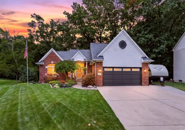Photo 1 of Sale Pending at 204 Pleasant Manor Dr, Waterford, MI 48327 | MLS# 20261070451 | Listing updated on 2026-09-15