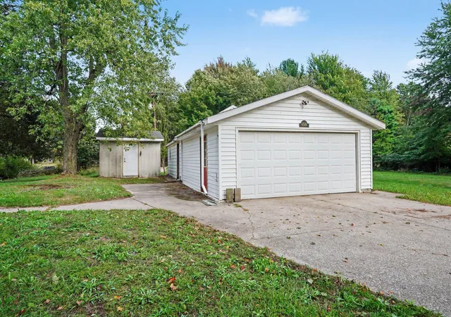 Photo 3 of Single family home for sale at 6516 Martin Rd, Norton Shores, MI 49444 | MLS# 65026046515 | Listing updated on 2026-09-02
