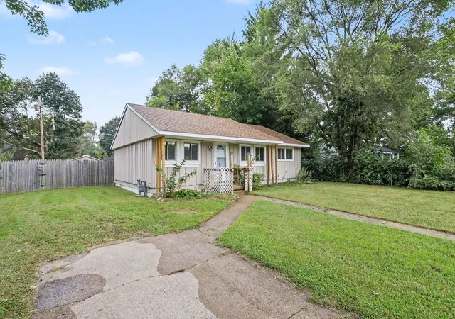 Photo 2 of Single family home for sale at 1160 Beverly Ct, Benton Harbor, MI 49022 | MLS# 69026046516 | Listing updated on 2026-09-10