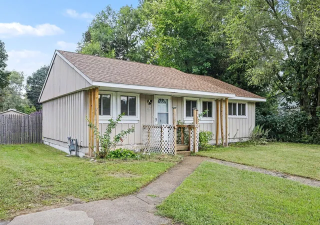 Photo 3 of Single family home for sale at 1160 Beverly Ct, Benton Harbor, MI 49022 | MLS# 69026046516 | Listing updated on 2026-09-10
