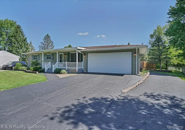 Photo 3 of Single family home for sale at 6229 Cold Spring Trl, Grand Blanc, MI 48439 | MLS# 20261070459 | Listing updated on 2026-09-14