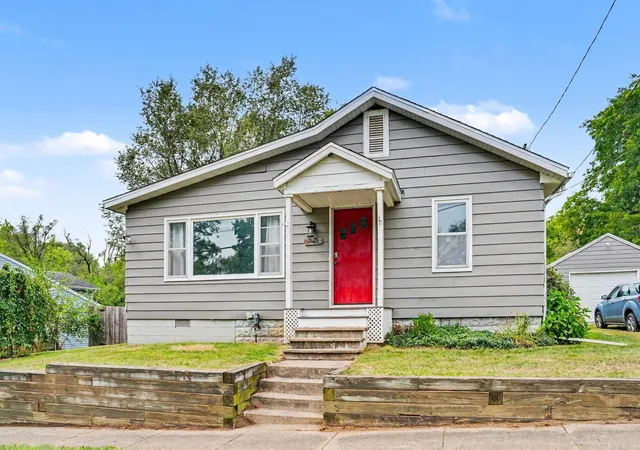 Photo 4 of Single family home for sale at 3125 Onondaga Ave, Kalamazoo, MI 49004 | MLS# 65026046522 | Listing updated on 2026-09-02