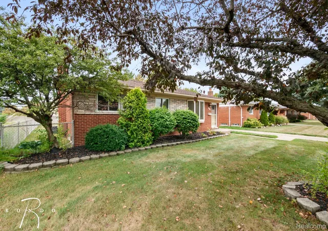 Photo 2 of Single family home for sale at 40525 Colony Dr, Sterling Heights, MI 48313 | MLS# 20261070462 | Listing updated on 2026-09-04
