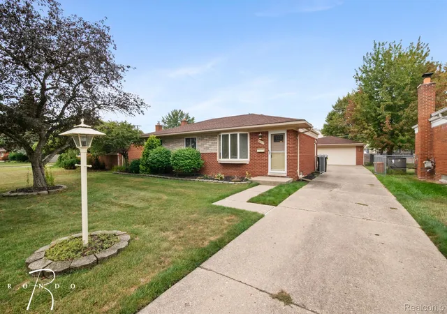 Photo 3 of Single family home for sale at 40525 Colony Dr, Sterling Heights, MI 48313 | MLS# 20261070462 | Listing updated on 2026-09-04