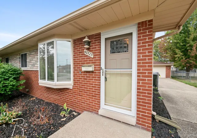 Photo 3 of Single family home for sale at 40525 Colony Dr, Sterling Heights, MI 48313 | MLS# 20261070462 | Listing updated on 2026-09-04