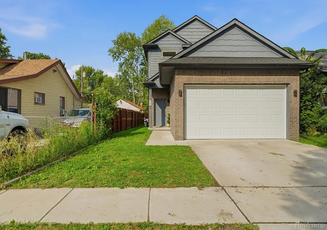 Photo 1 of Single family home for sale at 27827 S Moran St, Harrison Township, MI 48045 | MLS# 20261070463 | Listing updated on 2026-09-09