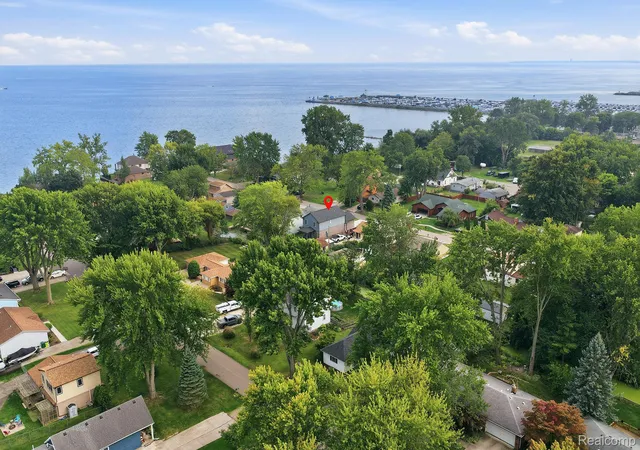 Photo 4 of Single family home for sale at 27827 S Moran St, Harrison Township, MI 48045 | MLS# 20261070463 | Listing updated on 2026-10-04