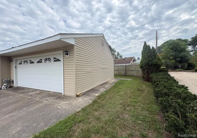 Photo 30 of Single family home for sale at 32223 Woodbrook Dr, Wayne, MI 48184 | MLS# 20261070464 | Listing updated on 2026-09-09
