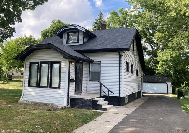 Photo 1 of Sale Pending at 667 Northway Dr, Pontiac, MI 48342 | MLS# 20261070467 | Listing updated on 2026-09-14