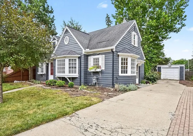 Photo 3 of Single family home for sale at 2849 State St, Saginaw, MI 48602 | MLS# 61050220530 | Listing updated on 2026-09-02