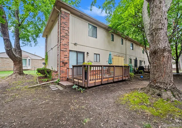 Listing Photo 4 - Condo for sale in building located at 40861 Highpointe Dr, Clinton Township, MI 48038