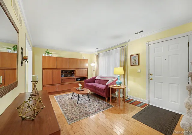 Listing Photo 5 - Condo for sale in building located at 40861 Highpointe Dr, Clinton Township, MI 48038