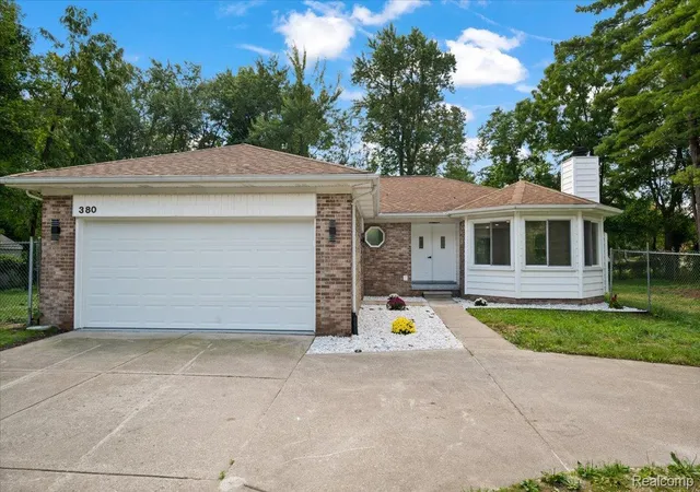 Photo 2 of Single family home for sale at 380 E South Blvd, Troy, MI 48085 | MLS# 20261070470 | Listing updated on 2026-10-20