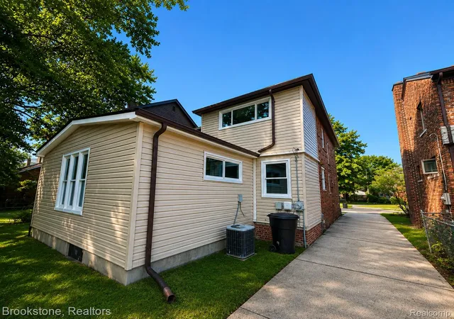 Photo 2 of Single family home for sale at 5745 Grayton St, Detroit, MI 48224 | MLS# 20261070472 | Listing updated on 2026-09-03