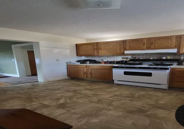 Photo 3 of Single family home for sale at 211 E Electric Ct, Sturgis, MI 49091 | MLS# 68026046533 | Listing updated on 2026-10-02