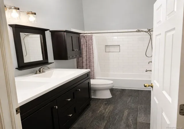 Listing Photo 2 - Condo for sale in building located at 23346 Redman Ct, Trenton, MI 48183